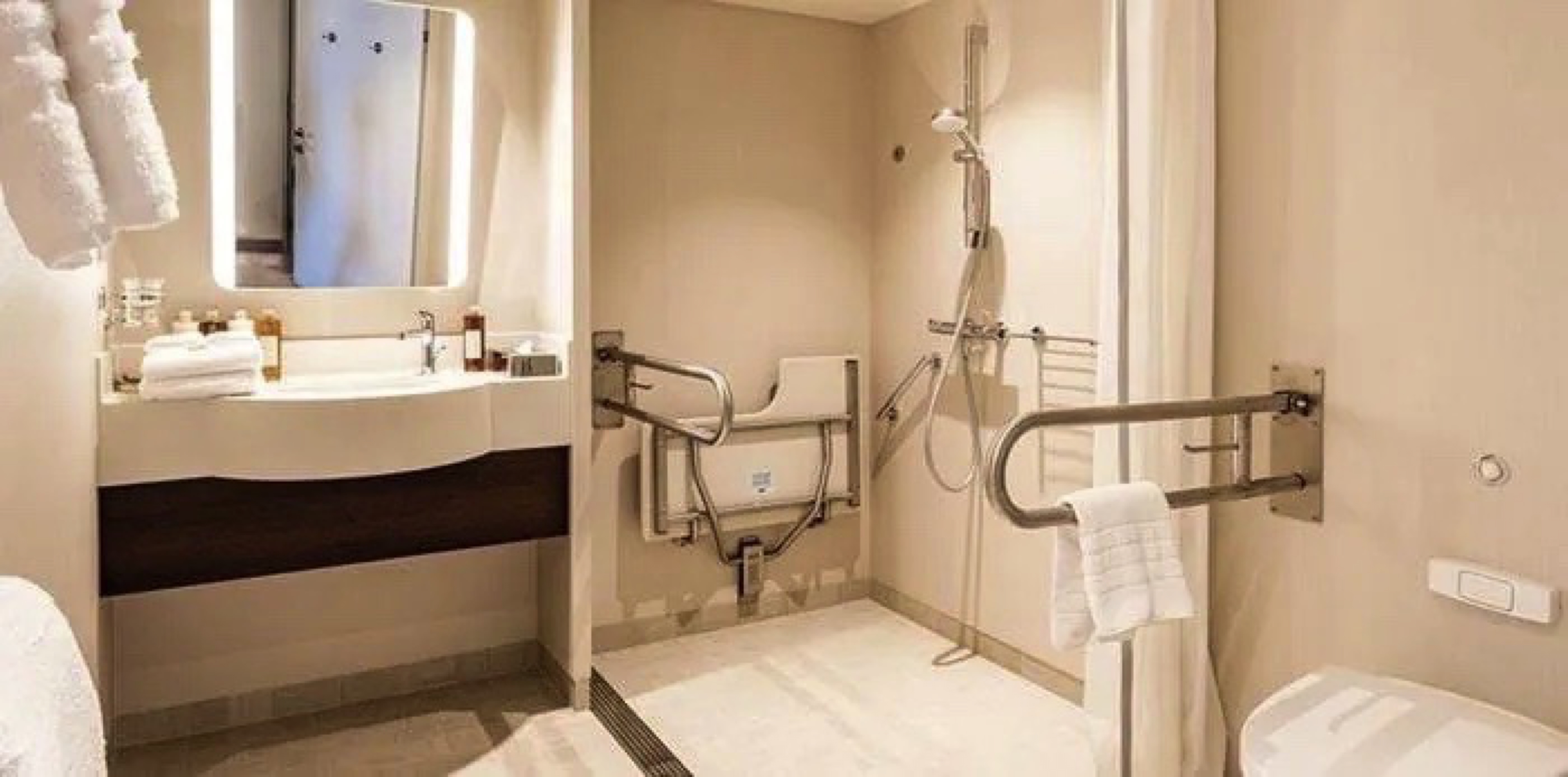 Adapted Standard Twin with Balcony 